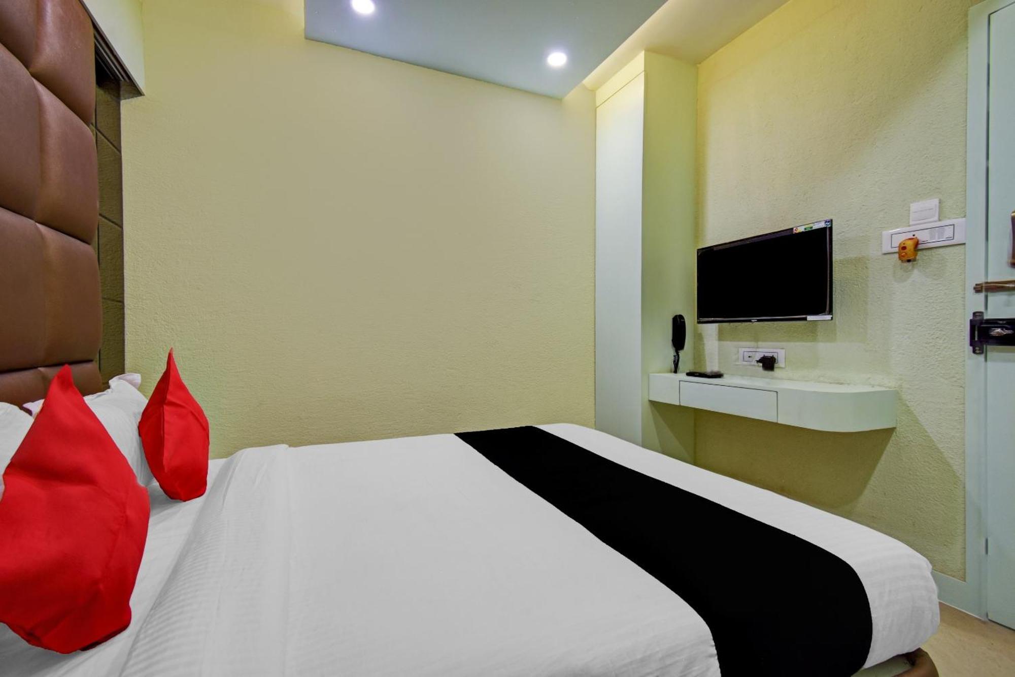 Super Collection O Snowfox Hotel Колката Екстериор снимка