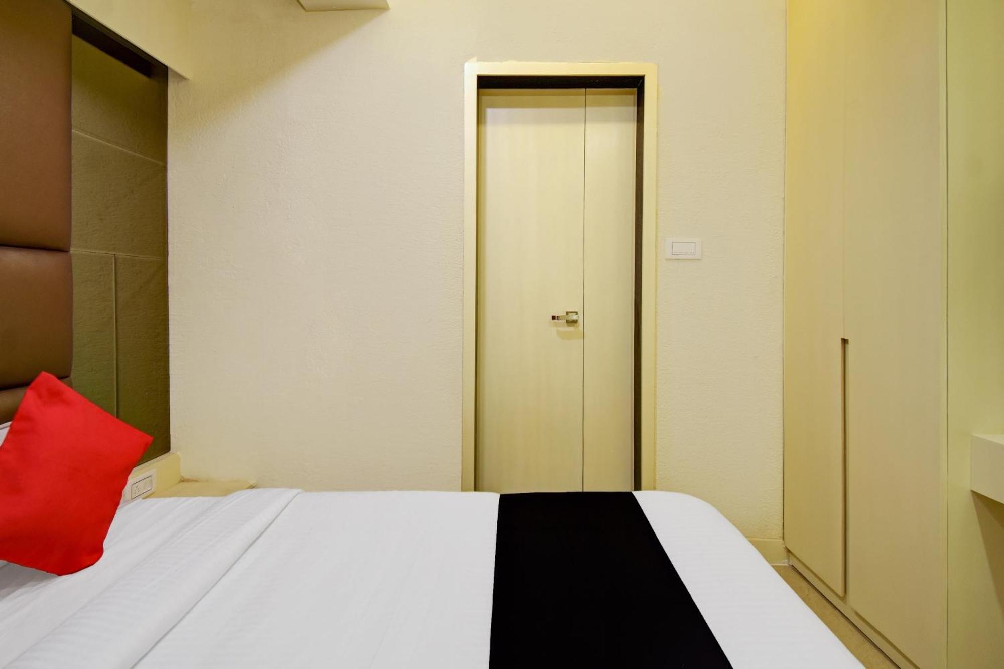 Super Collection O Snowfox Hotel Колката Екстериор снимка