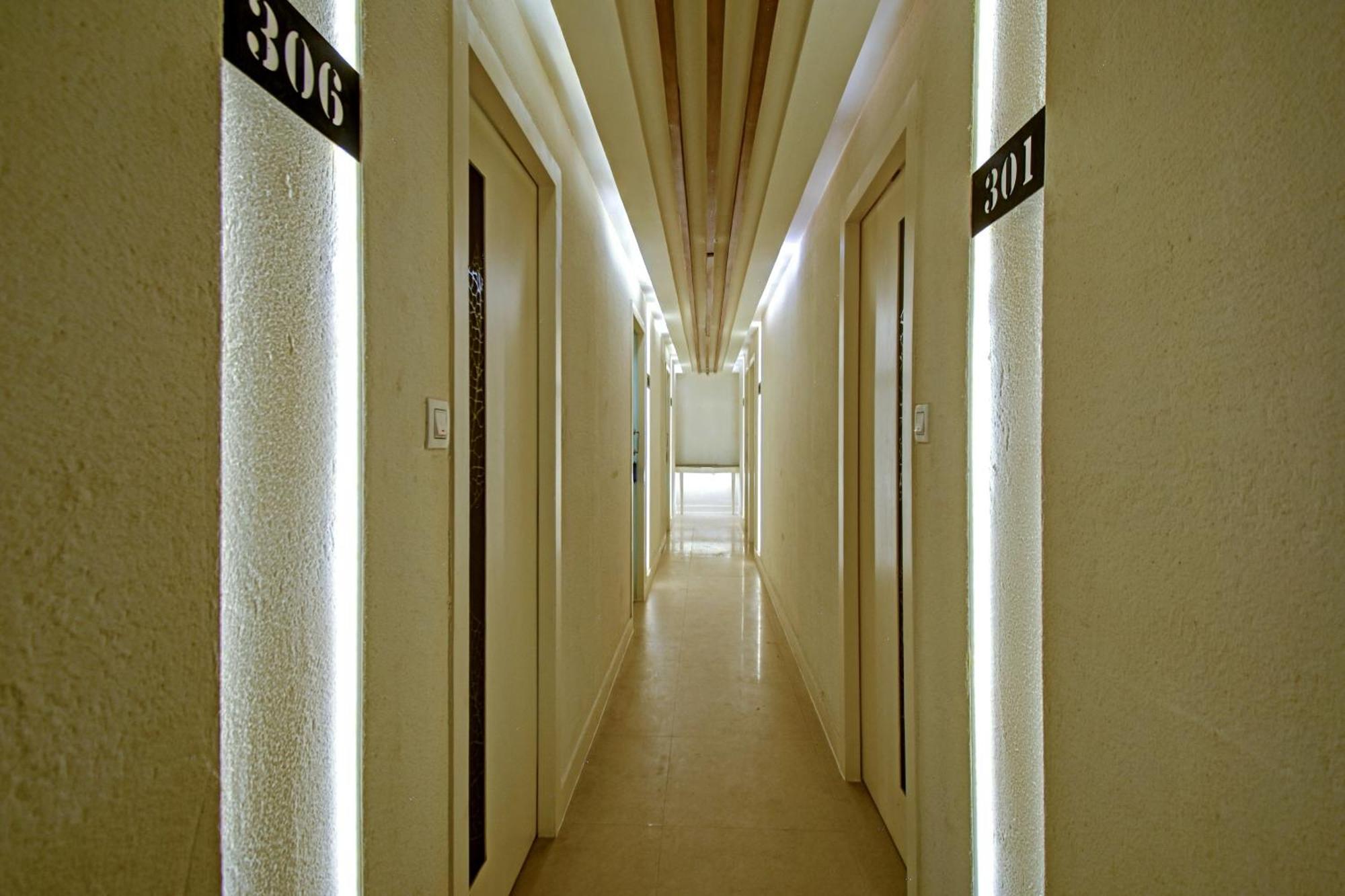 Super Collection O Snowfox Hotel Колката Екстериор снимка