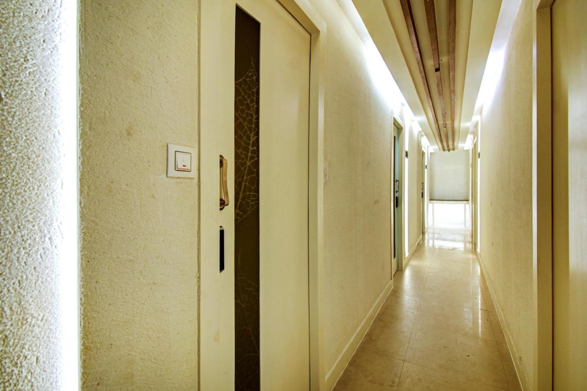 Super Collection O Snowfox Hotel Колката Екстериор снимка